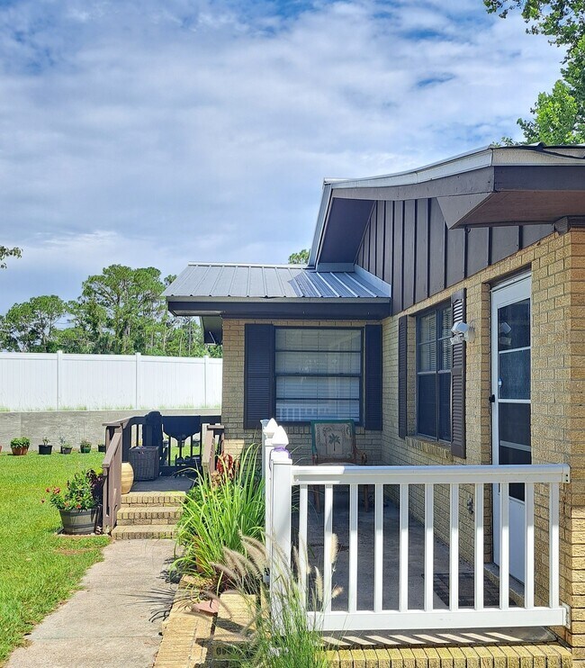 Building Photo - 3909 Ocean View Dr