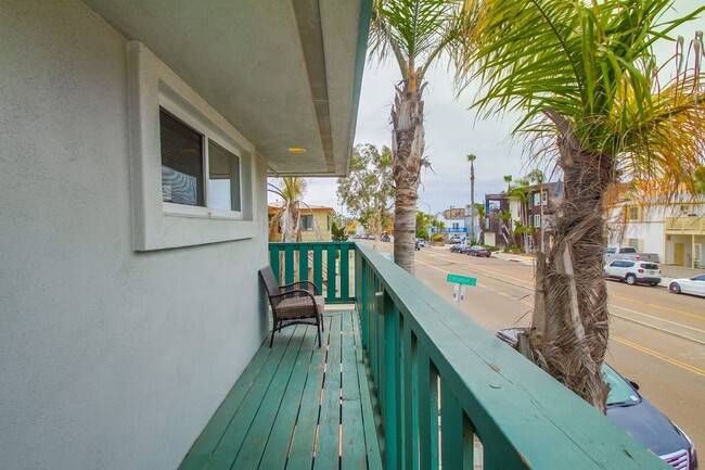 Foto del edificio - 4 Bed 2 Bath in South Mission Beach - one ...