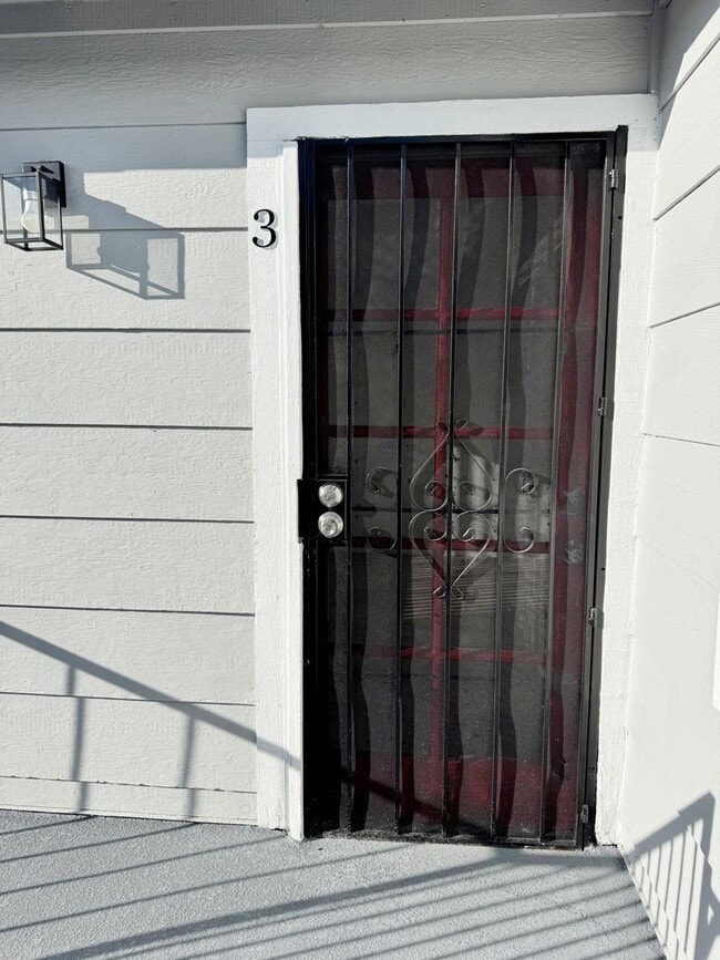 Building Photo - 1730 Obispo Ave