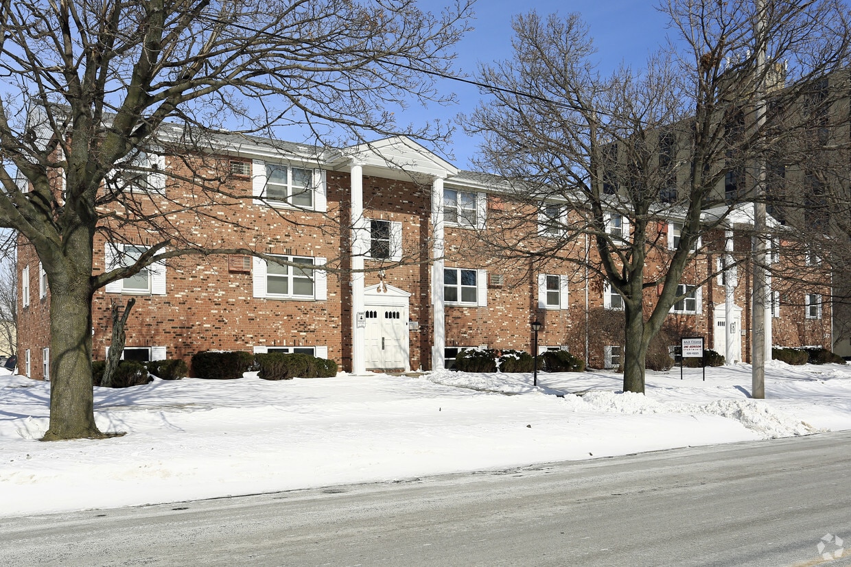 Primary Photo - 527 E Market St
