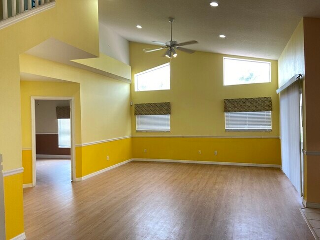 Building Photo - 214 Prince Charles Dr