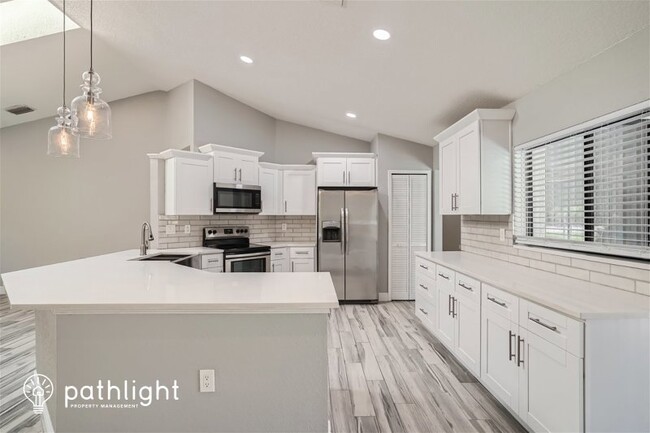 Building Photo - 598 Waterford Cir W