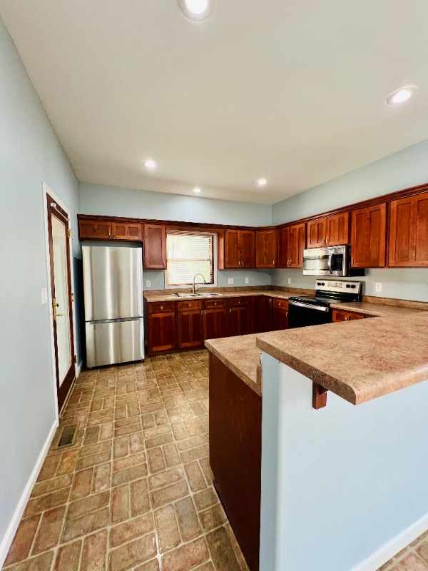 Building Photo - 420 Villas Parkway