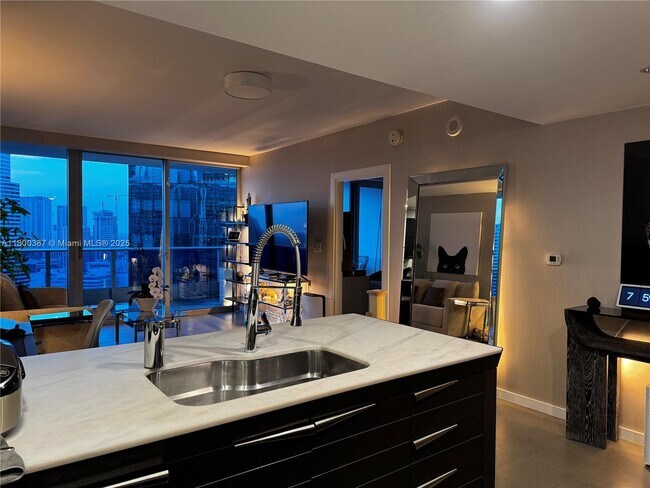 Building Photo - 200 Biscayne Blvd Way