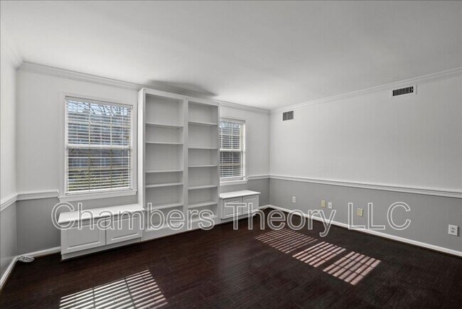 Building Photo - 601 Bashford Ln