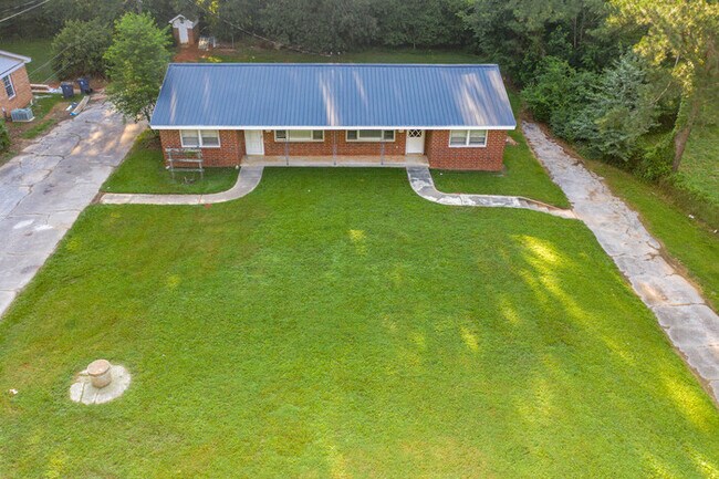 Building Photo - 3621 Bowling Dr
