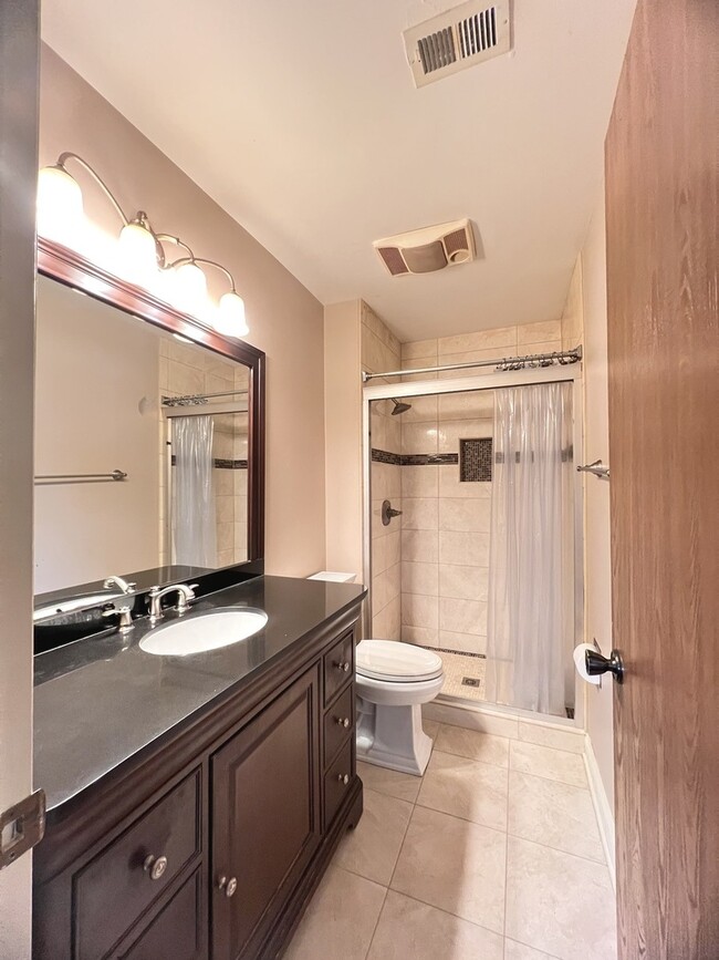 Building Photo - 1542 Heather Ct