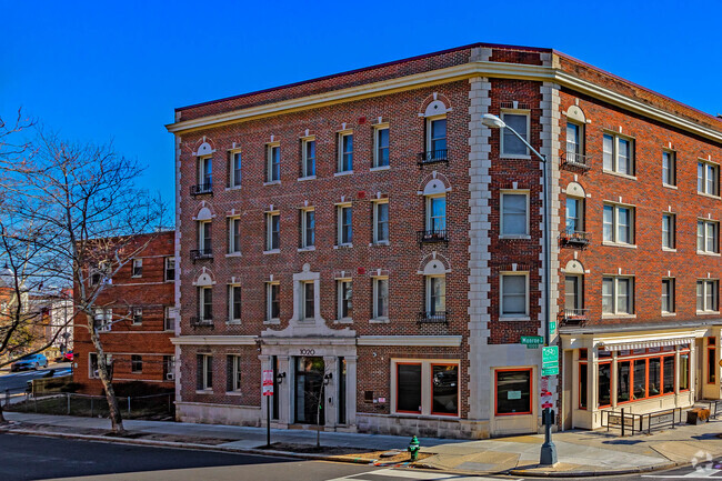 Building Photo - 1020 Monroe St NW