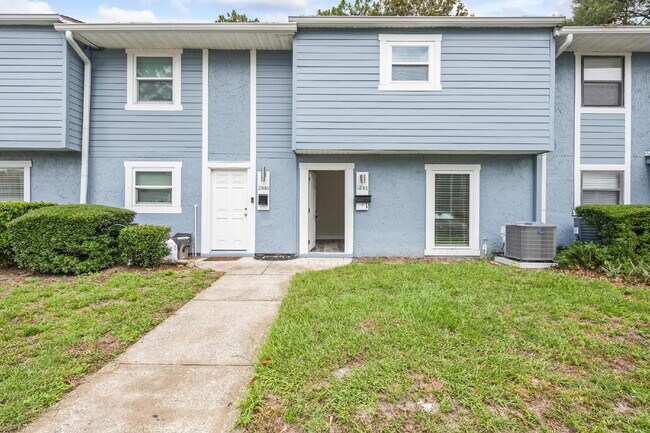 Building Photo - "Charming 2-Bedroom Townhouse Retreat with...
