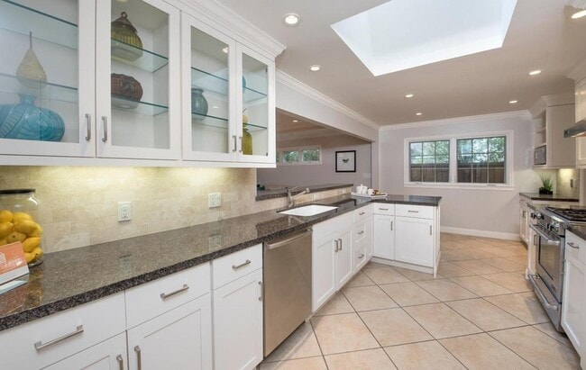 Building Photo - 1534 White Oak Way