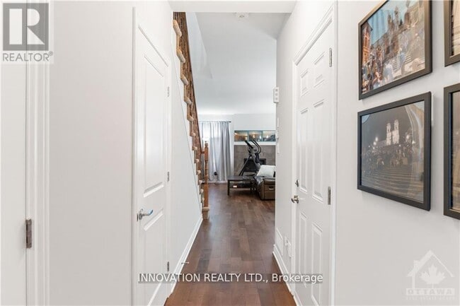 Building Photo - 254 Munro St