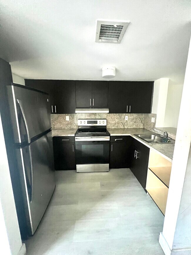 Foto del edificio - 2551 NW 26th St