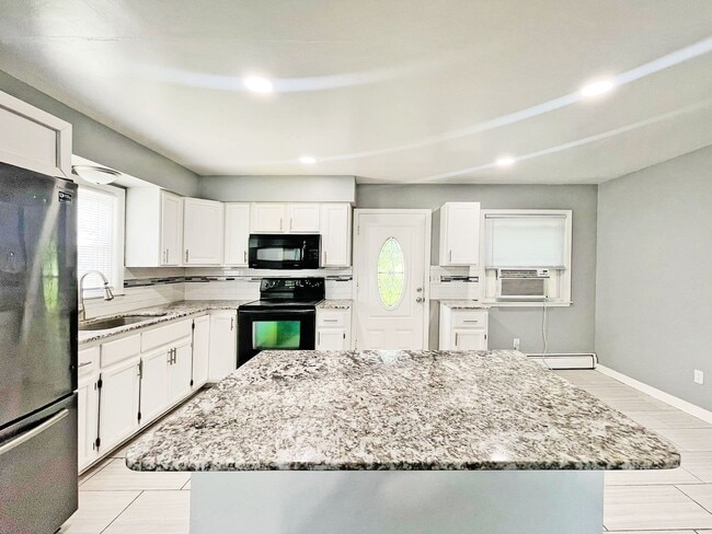Building Photo - 7515 Cloman Way