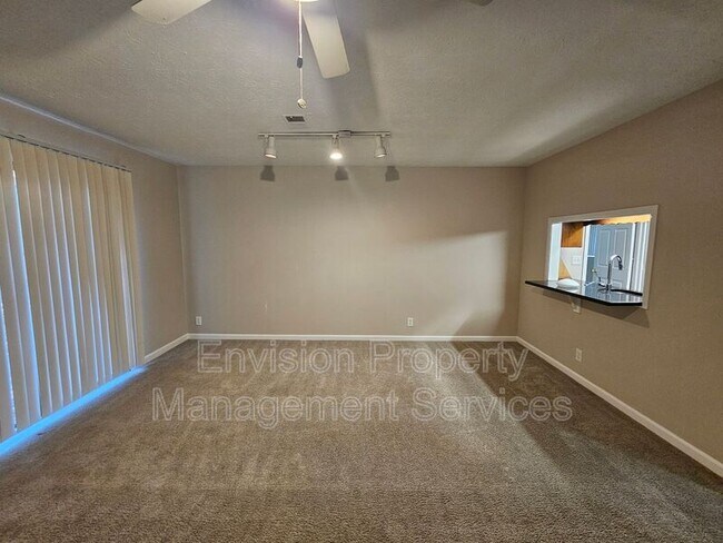 Foto del edificio - 2987 Medina Dr