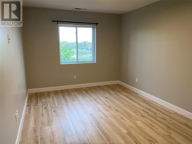 Building Photo - 3160 Wildwood Dr