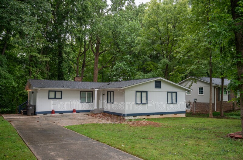 Primary Photo - 312 Foxcroft Dr