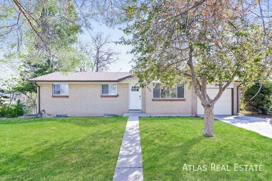 Primary Photo - 604 S Quentin St