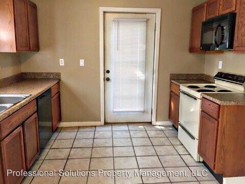 Building Photo - 2 br, 1 bath House - 610 College St.