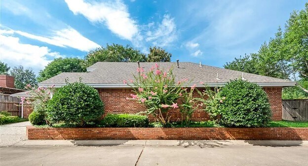 Foto del edificio - 9809 Lakewood Ct