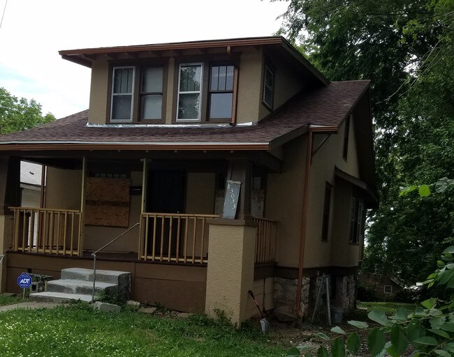 Building Photo - 3033 Elmwood Ave