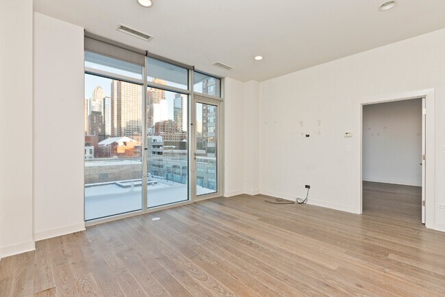 Building Photo - 858 N Franklin St