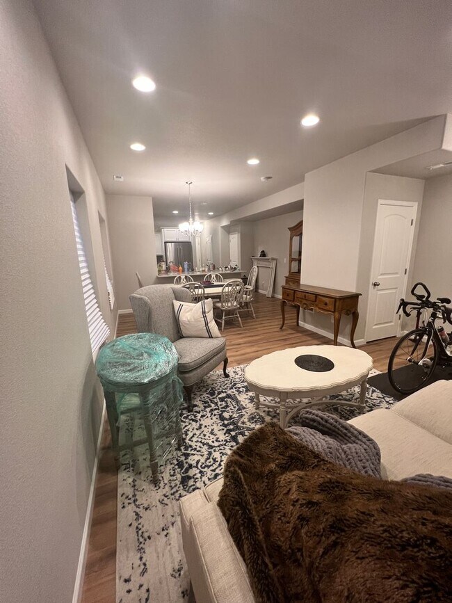 Foto del edificio - $2015 | 2BR/2.5BA | Lovely New Townhome in...
