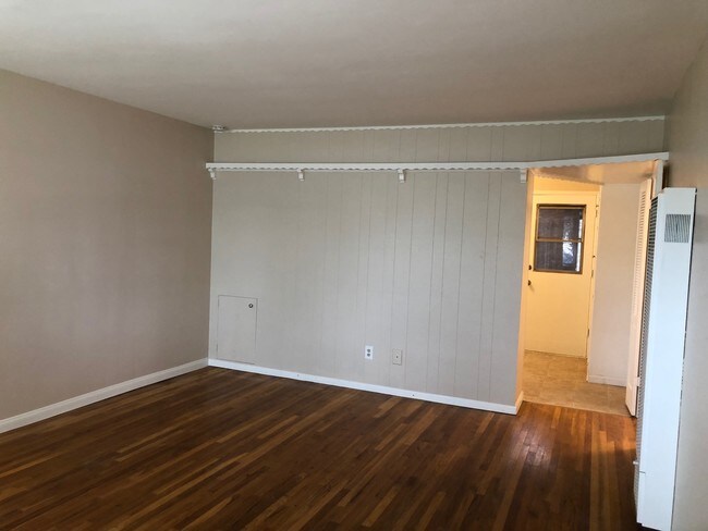 Building Photo - 232 W Valencia Mesa Dr