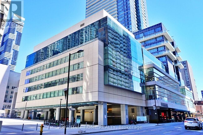 Building Photo - 386 Yonge St