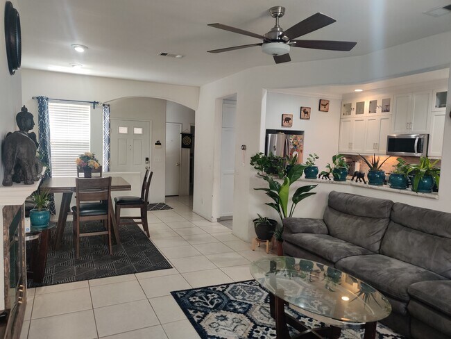 Building Photo - 10864 Ivy Hill Dr