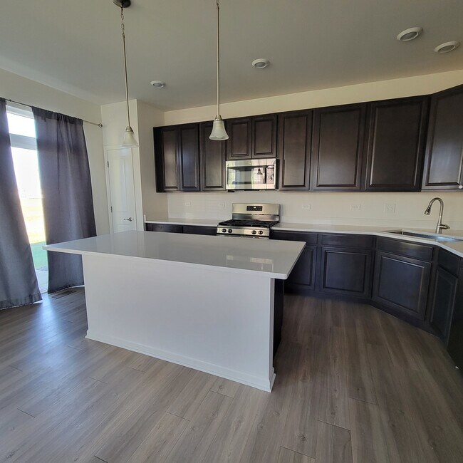 Foto del edificio - 15155 Quincy Cir