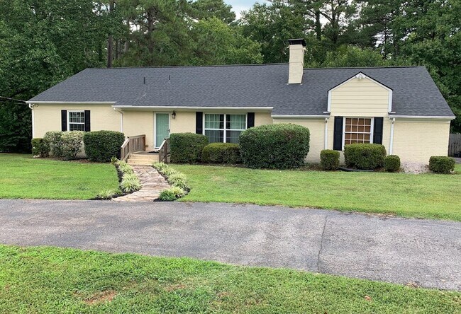 Foto del edificio - 3705 Edwards Mill Rd