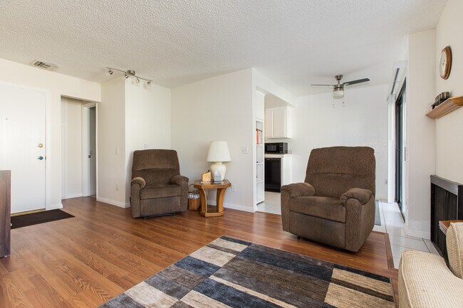 Living Area looking to front door - 9047 Langdon Ave