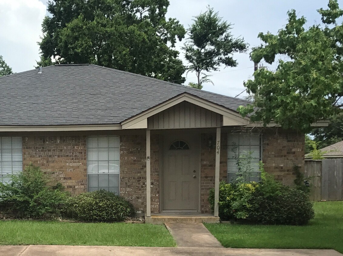 704 Concho Pl, College Station, TX 77840 Townhome Rentals in College