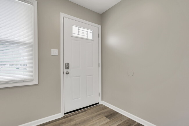 Foto del edificio - 2817 Woodgrove Dr