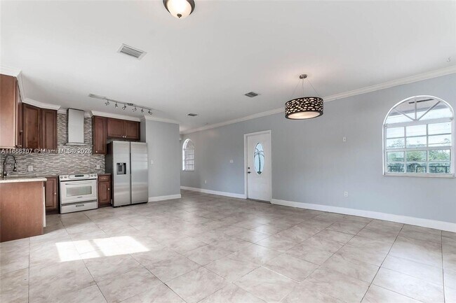 Foto del edificio - 1695 SW 11th St