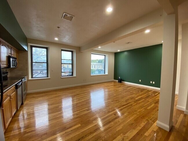 Foto del edificio - 1008 Bennington St