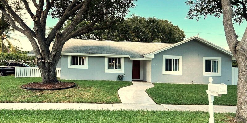 Foto principal - 8811 SW 192nd Terrace