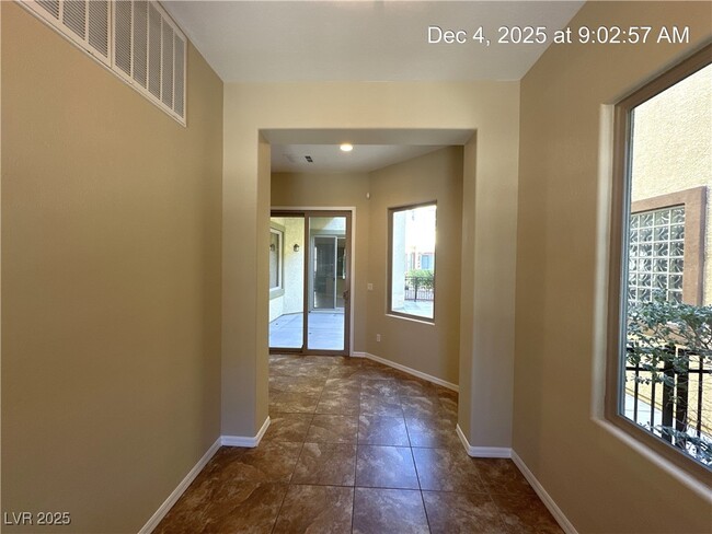 Building Photo - 9216 Tudor Park Pl