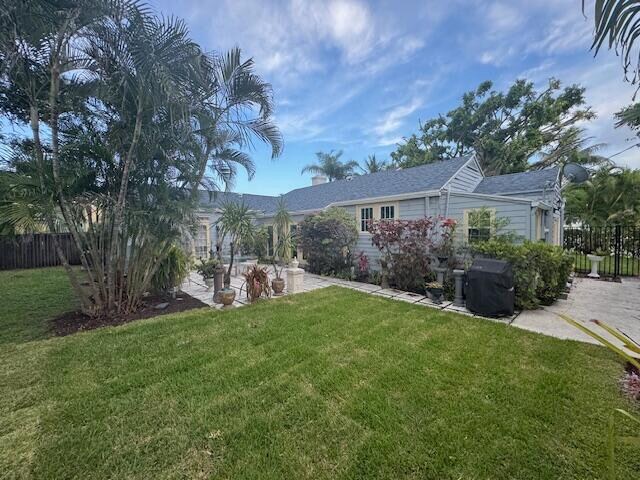 Building Photo - 335 Monroe Dr
