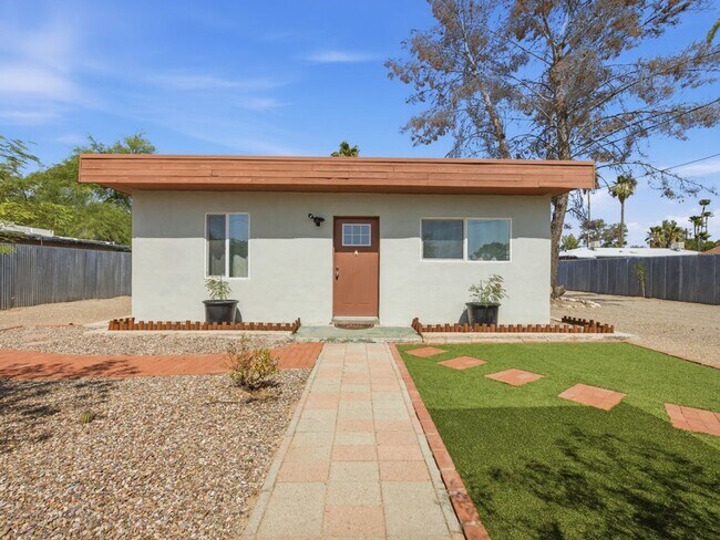 Foto del edificio - 1220 N Catalina Ave