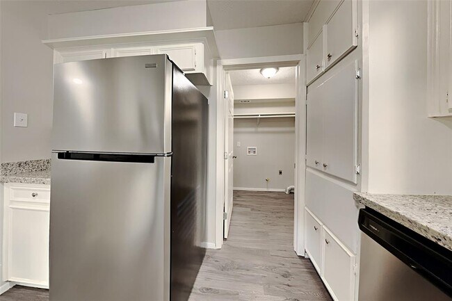 Building Photo - 2 River Birch Ln