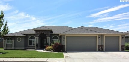 Building Photo - 3047 Bluffs Dr