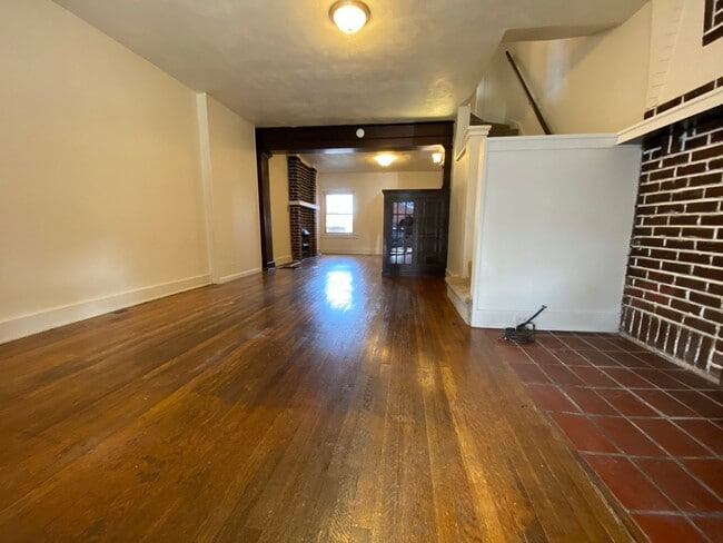 Building Photo - Perfect 3 BR Townhouse in Lovely Squirrel Hill Location! Private Backyard & MORE!! CALL TODAY!