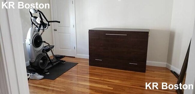 Building Photo - 25 Waite St