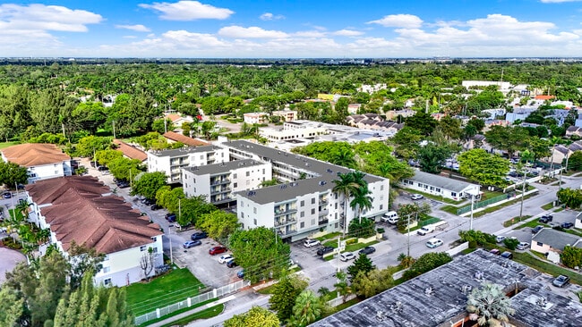 Building Photo - Manor Court Apartments Building Photo - Manor Court Apartments