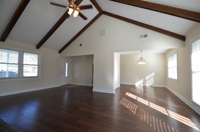 Building Photo - 319 Longleaf Rd