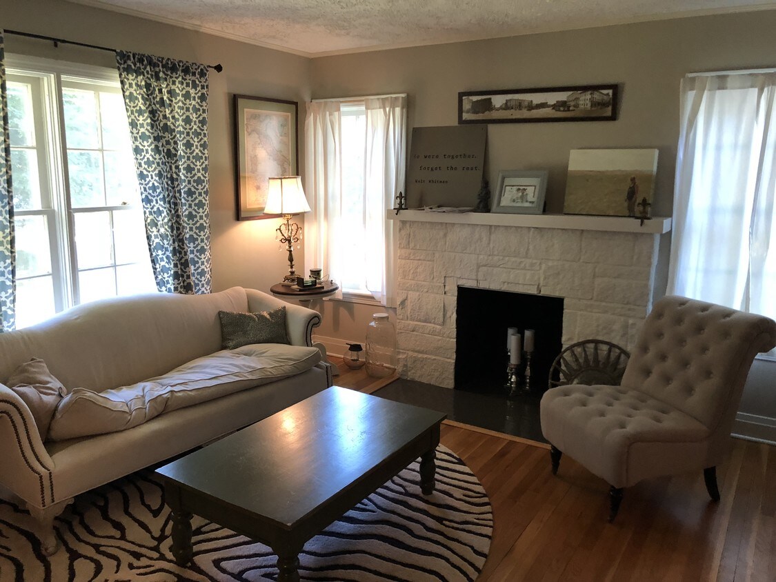 Living Room - 135 W University St