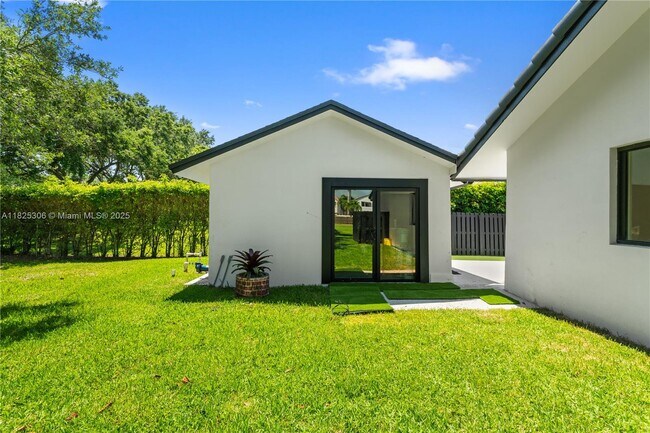 Building Photo - 5020 Hawkhurst Ave