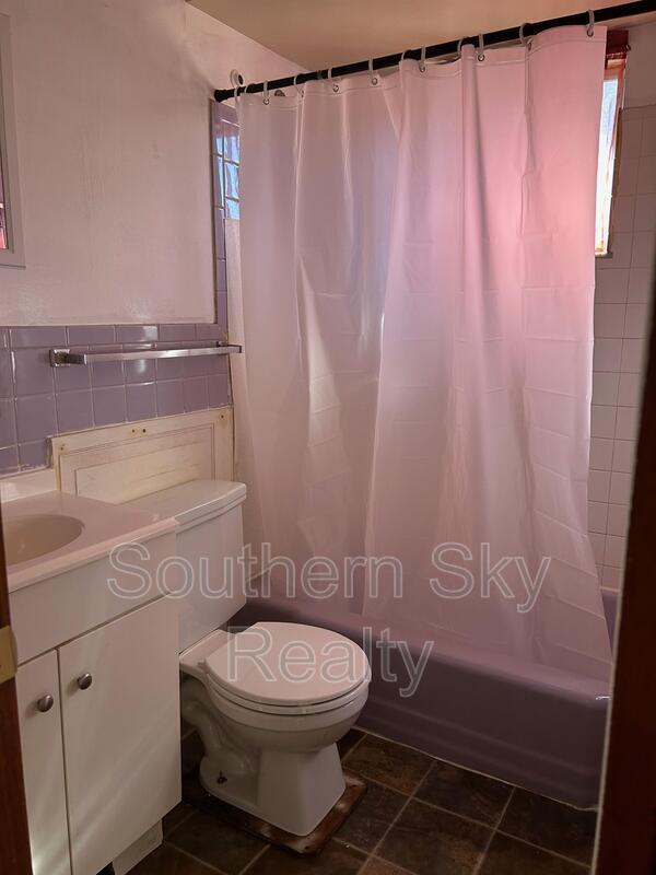 Building Photo - 992 Bellevue Ave