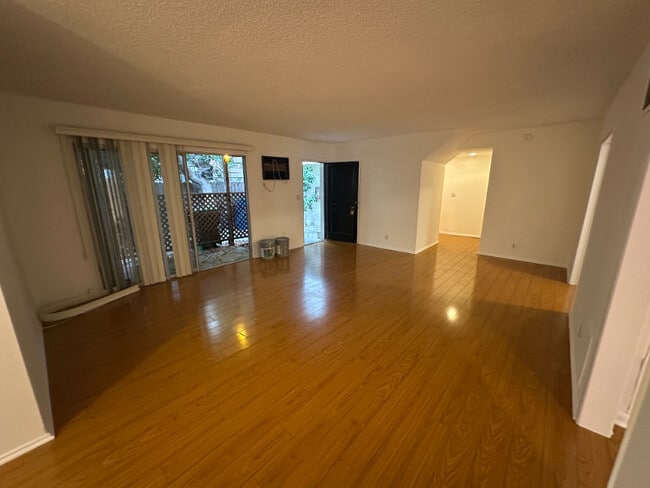 Foto del edificio - 1906 Pelham Ave